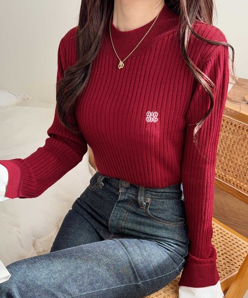 mily bilet(ミウィビレット)の「【mily bilet】1枚で完成♪重ね着風デザイン◎カシミヤタッチ袖カフスレイヤード刺繍ニット(ニット/セーター・レディース・レッド/アイボリー/ブラック/グレー・MEDIUM/LARGE/X-LARGE/SMALL)」の4枚目の写真