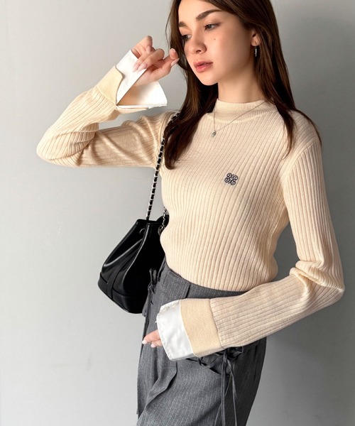 mily bilet(ミウィビレット)の「【mily bilet】1枚で完成♪重ね着風デザイン◎カシミヤタッチ袖カフスレイヤード刺繍ニット(ニット/セーター・レディース・レッド/アイボリー/ブラック/グレー・MEDIUM/LARGE/X-LARGE/SMALL)」の7枚目の写真