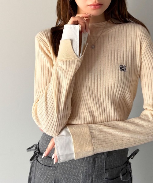 mily bilet(ミウィビレット)の「【mily bilet】1枚で完成♪重ね着風デザイン◎カシミヤタッチ袖カフスレイヤード刺繍ニット(ニット/セーター・レディース・レッド/アイボリー/ブラック/グレー・MEDIUM/LARGE/X-LARGE/SMALL)」の6枚目の写真
