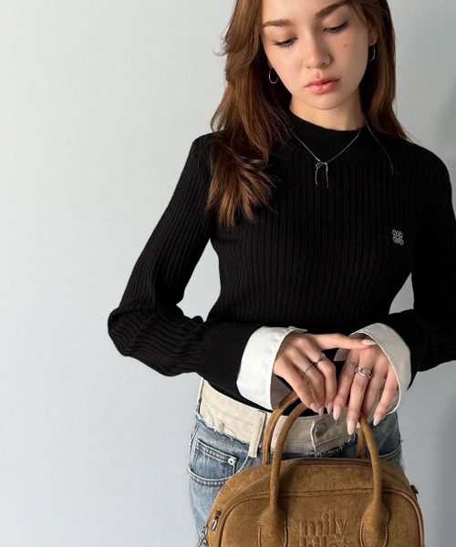 mily bilet(ミウィビレット)の「【mily bilet】1枚で完成♪重ね着風デザイン◎カシミヤタッチ袖カフスレイヤード刺繍ニット(ニット/セーター・レディース・レッド/アイボリー/ブラック/グレー・MEDIUM/LARGE/X-LARGE/SMALL)」の11枚目の写真