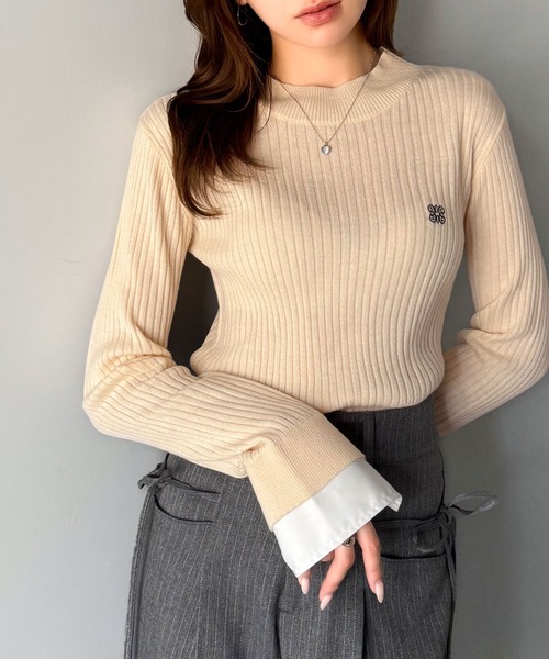mily bilet(ミウィビレット)の「【mily bilet】1枚で完成♪重ね着風デザイン◎カシミヤタッチ袖カフスレイヤード刺繍ニット(ニット/セーター・レディース・レッド/アイボリー/ブラック/グレー・MEDIUM/LARGE/X-LARGE/SMALL)」の5枚目の写真