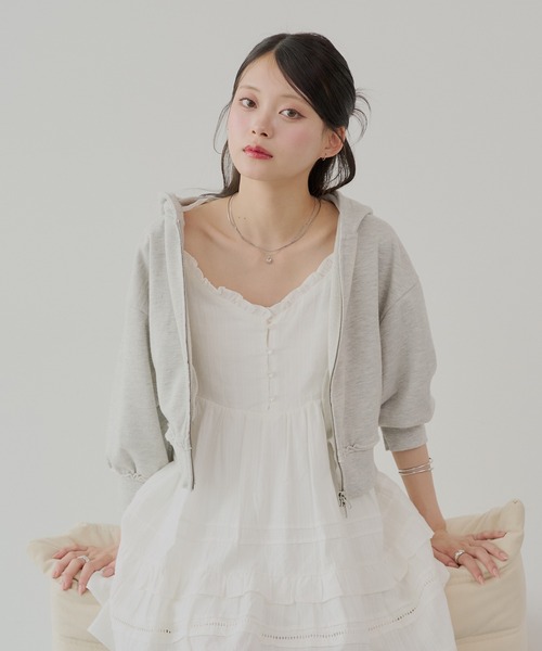 Chico（チコ）の「【5色展開】ショート丈ピグメントダブルジップパーカー（パーカー・レディース・オートミール/ネイビー/ピンク/グレー/チャコールグレー・FREE）」の3枚目の写真