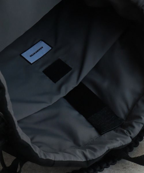 ADAM PATEK（アダムパテック）の「【ADAMPATEK/アダムパテック】double pockets drawstring backpack/ダブルポケット ドローストリング バックパック（バックパック/リュック・メンズ・ブラック/グレー・FREE）」の4枚目の写真