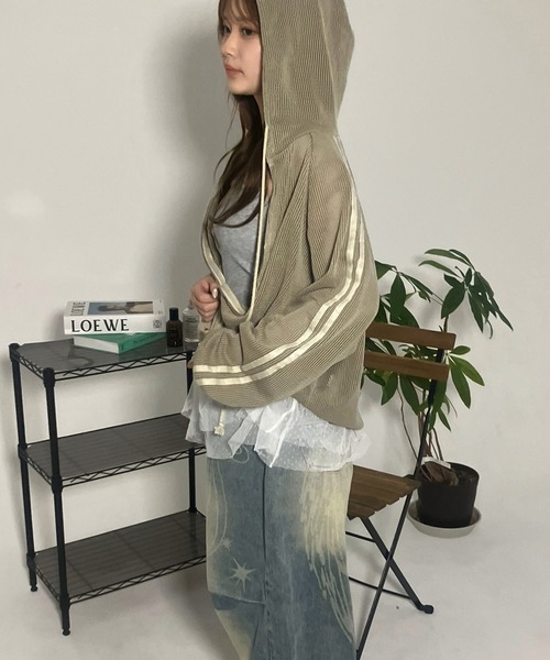 ARULE(アルール)の「A'GEM/9 × .kom 『ARULE/アルール』 袖ラインメッシュパーカー(パーカー・レディース・チャコールグレー/ベージュ・FREE)」の17枚目の写真