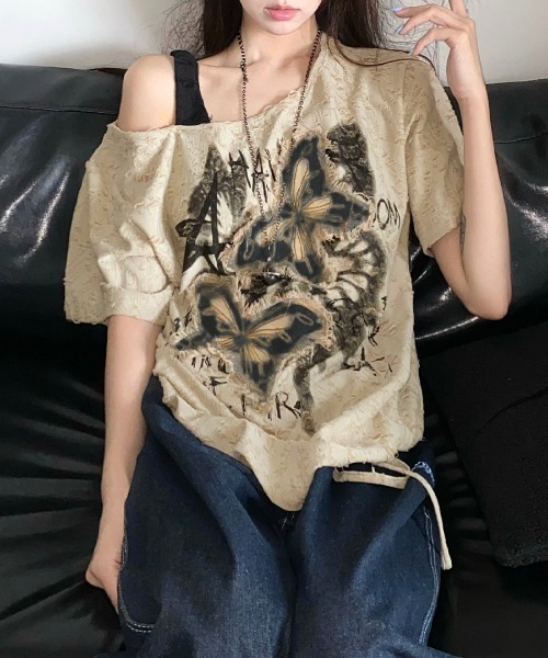 REMUR(レミュール)の「ワンショルダーバタフライ半袖Tシャツ(Tシャツ/カットソー・レディース・ベージュ/チャコールグレー/アイボリー・FREE)」の1枚目の写真