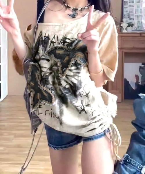 REMUR(レミュール)の「ワンショルダーバタフライ半袖Tシャツ(Tシャツ/カットソー・レディース・ベージュ/チャコールグレー/アイボリー・FREE)」の7枚目の写真
