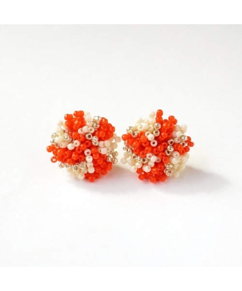 tone(トーン)の「【colore】】【金属アレルギー対応】ニュアンス柄 ビーズの大粒ピアス(MA)(ピアス(両耳用)・レディース・オレンジ・FREE)」の7枚目の写真