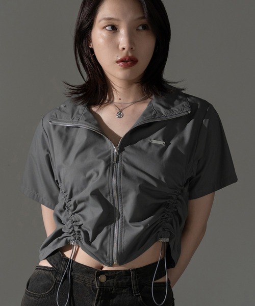 apres jour mignon(アプレジュールミニョン)の「シャーリングジップシャツ【ZOZOTOWN限定アイテム】(シャツ/ブラウス・レディース・ピンク/オフホワイト/チャコールグレー/ブルー・フリー/X-LARGE)」の1枚目の写真