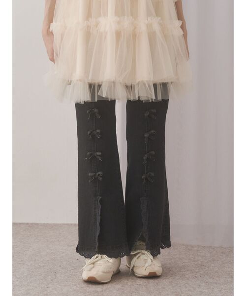 merry jenny(メリージェニー)の「ribbonスリムフレアデニムパンツ(デニムパンツ・レディース・ブルー/ブラック・SMALL/MEDIUM)」の6枚目の写真