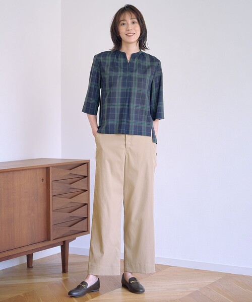 J.PRESS(ジェイプレス)の「【WEB限定カラーあり・洗える】SOFT SHEER チェック キーネック ブラウス(シャツ/ブラウス・レディース・ブラウン系3/ネイビー系3/グレー系3・T15/T13)」の4枚目の写真
