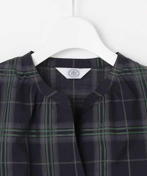 J.PRESS(ジェイプレス)の「【WEB限定カラーあり・洗える】SOFT SHEER チェック キーネック ブラウス(シャツ/ブラウス・レディース・ブラウン系3/ネイビー系3/グレー系3・T15/T13)」の12枚目の写真