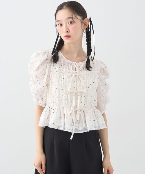 earth music&ecology(アースミュージックアンドエコロジー)の「【前後2WAY】レースティアードシャーリングブラウス(シャツ/ブラウス・レディース・ブラック/ブラウン/ドット/オフホワイト・FREE)」の11枚目の写真