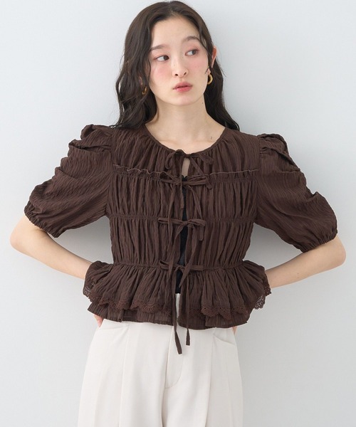 earth music&ecology（アースミュージックアンドエコロジー）の「【前後2WAY】レースティアードシャーリングブラウス（シャツ/ブラウス・レディース・ブラック/ブラウン/ドット/オフホワイト・FREE）」の4枚目の写真