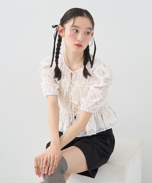 earth music&ecology（アースミュージックアンドエコロジー）の「【前後2WAY】レースティアードシャーリングブラウス（シャツ/ブラウス・レディース・ブラック/ブラウン/ドット/オフホワイト・FREE）」の6枚目の写真