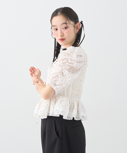 earth music&ecology（アースミュージックアンドエコロジー）の「【前後2WAY】レースティアードシャーリングブラウス（シャツ/ブラウス・レディース・ブラック/ブラウン/ドット/オフホワイト・FREE）」の7枚目の写真