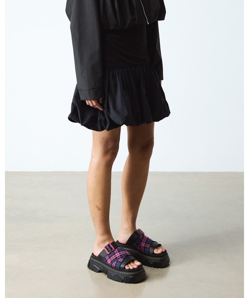 Dr. Martens(ドクターマーチン)の「Dr. Martens/ドクターマーチン MATTISON スライド サンダル 41978001(サンダル・レディース・ブラック・UK4/UK3/UK6/UK5)」の11枚目の写真