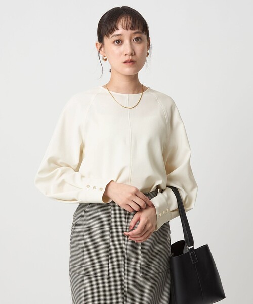 green label relaxing(グリーンレーベルリラクシング)の「ソフトジョーゼット プルオーバー -マシンウォッシャブル・ストレッチ-(シャツ/ブラウス・レディース・オフホワイト/ネイビー/ブラウン・FREE)」の1枚目の写真