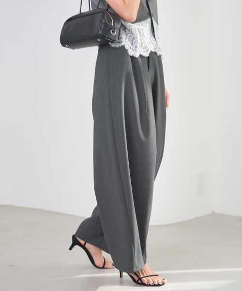 IENA（イエナ）の「コクーンパンツ（スラックス・レディース・ベージュ/ブラック/グレー・38/36/34）」の19枚目の写真