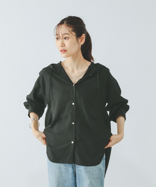 GLOBAL WORK（グローバルワーク）の「UVプロテクトフードシャツ/577690（シャツ/ブラウス・レディース・ブラック/オフホワイト/テラコッタ/グレイッシュベージュ・MEDIUM/LARGE）」の5枚目の写真