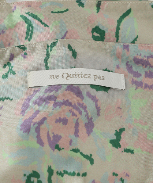 NE QUITTEZ PAS!(ヌキテパ)の「【ne Quittez pas/ヌキテパ】POLY DUPION FLOWER PRINT(ワンピース・レディース・ベージュ・FREE)」の13枚目の写真