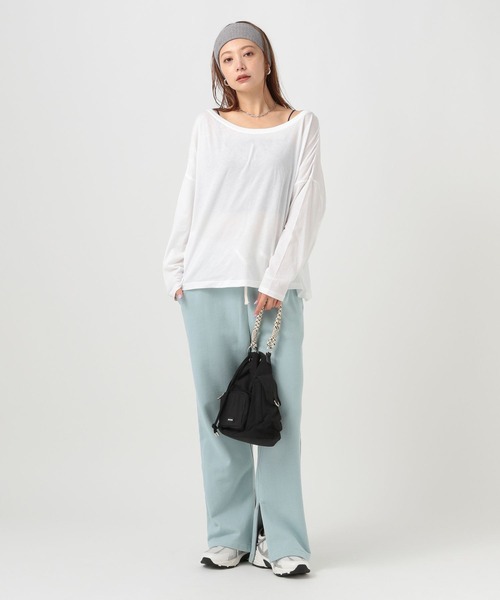 BAYFLOW（ベイフロー）の「[ワンショルダーでも着られる]オーバーサイズシアーロンT（Tシャツ/カットソー・レディース・チャコール/オフホワイト/ライトブルー・FREE）」の4枚目の写真