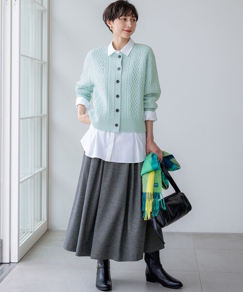 23区 S(ニジュウサンクチイサイサイズ)の「カシミヤブレンド ケーブルニットカーディガン(カーディガン/ボレロ・レディース・ライトグリーン系/グレー系/ベージュ系/ライトグレー系・32)」の5枚目の写真