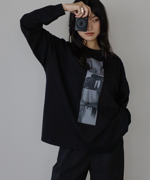 ENC（エンク）の「【動画あり】smooth touch photo print long sleeve T-shirt / スムースタッチフォトプリントロンT（Tシャツ/カットソー・レディース・ネイビー/オフホワイト/ブラック・FREE）」の2枚目の写真