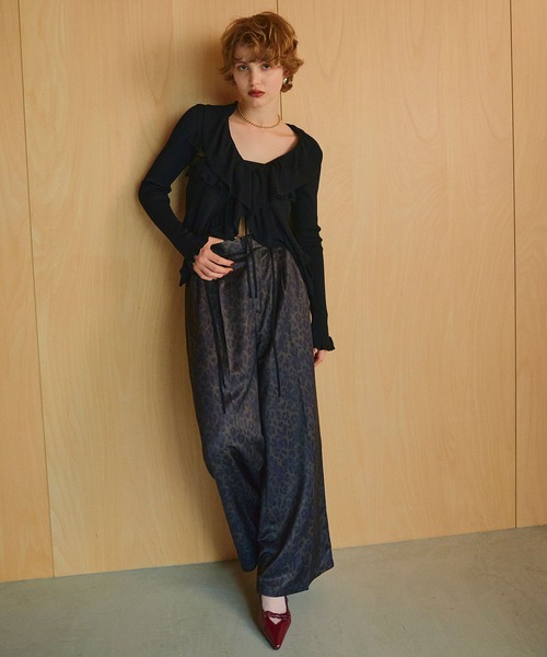 ELLEgirl（エルガール）の「ラッフルカラーリブニットカーディガン【ELLEgirl/エルガール】（カーディガン/ボレロ・レディース・ブラック・FREE）」の17枚目の写真