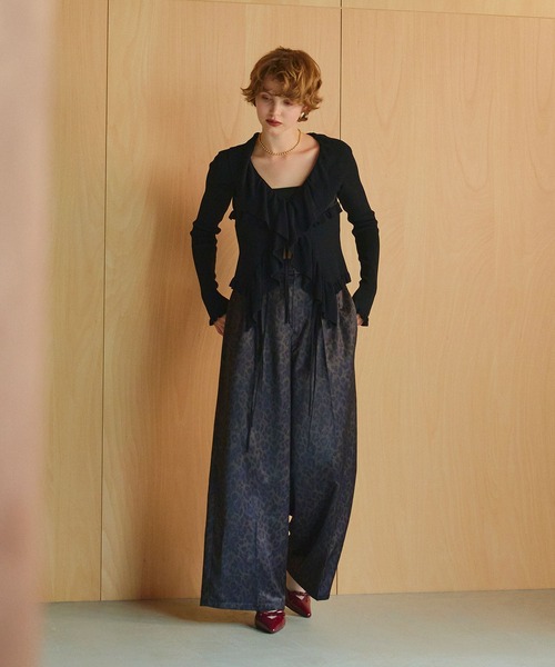 ELLEgirl（エルガール）の「ラッフルカラーリブニットカーディガン【ELLEgirl/エルガール】（カーディガン/ボレロ・レディース・ブラック・FREE）」の13枚目の写真