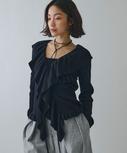 ELLEgirl（エルガール）の「ラッフルカラーリブニットカーディガン【ELLEgirl/エルガール】（カーディガン/ボレロ・レディース・ブラック・FREE）」の5枚目の写真