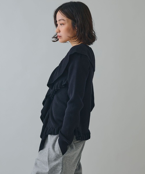 ELLEgirl（エルガール）の「ラッフルカラーリブニットカーディガン【ELLEgirl/エルガール】（カーディガン/ボレロ・レディース・ブラック・FREE）」の7枚目の写真
