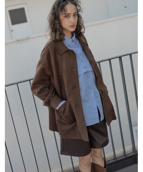 Re:EDIT（リエディ）の「[2025AW COLLECTION]フェイクスウェードシャツジャケット（ステンカラーコート・レディース・キャメル/ブラウン/チャコール・FREE）」の4枚目の写真