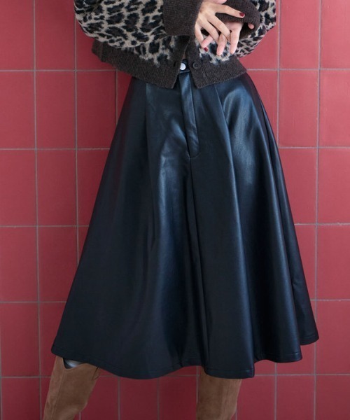 archives(アルシーヴ)の「フェイクレザーフレアミディスカート(スカート・レディース・ブラック/ブラウン・MEDIUM)」の1枚目の写真