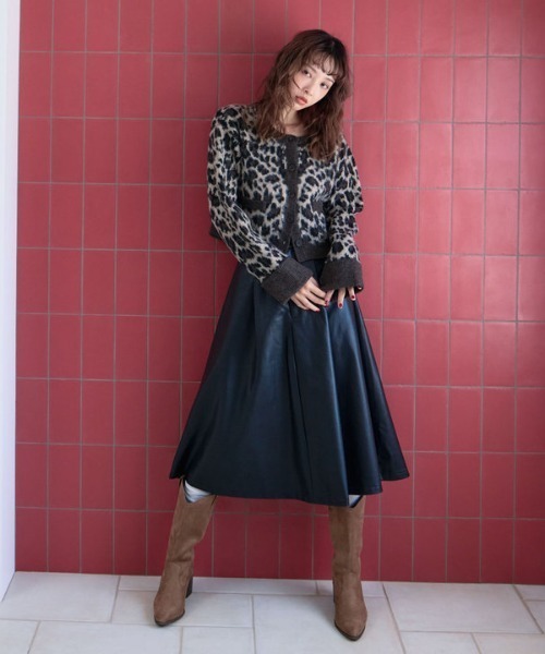 archives(アルシーヴ)の「フェイクレザーフレアミディスカート(スカート・レディース・ブラック/ブラウン・MEDIUM)」の8枚目の写真