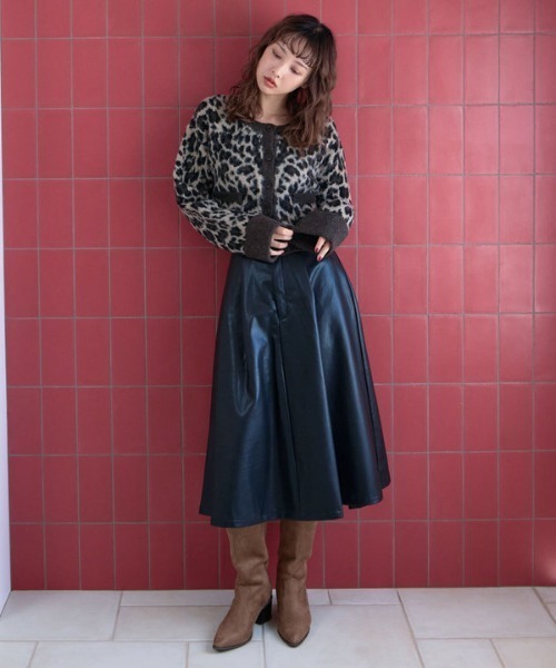 archives(アルシーヴ)の「フェイクレザーフレアミディスカート(スカート・レディース・ブラック/ブラウン・MEDIUM)」の9枚目の写真