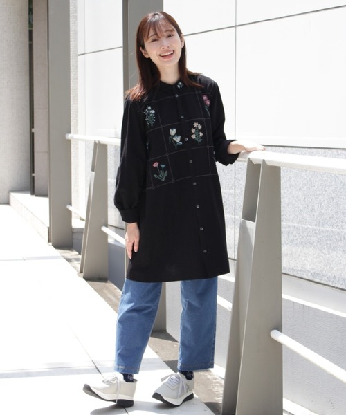 SUPER HAKKA(スーパーハッカ)の「コットンサンドウォッシュ ボタニカルウィンドウ刺繍チュニックシャツ(シャツ/ブラウス・レディース・イエロー/ブラック/オフホワイト・FREE)」の7枚目の写真