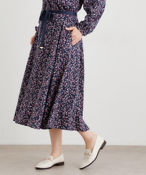 LAURA ASHLEY(ローラアシュレイ)の「【洗える/同柄アイテムあり】トゥワイダル チューリップス柄スカート(スカート・レディース・ベージュ系/ネイビー系・40/38)」の12枚目の写真