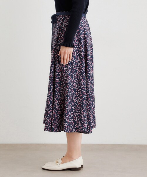 LAURA ASHLEY(ローラアシュレイ)の「【洗える/同柄アイテムあり】トゥワイダル チューリップス柄スカート(スカート・レディース・ベージュ系/ネイビー系・40/38)」の7枚目の写真