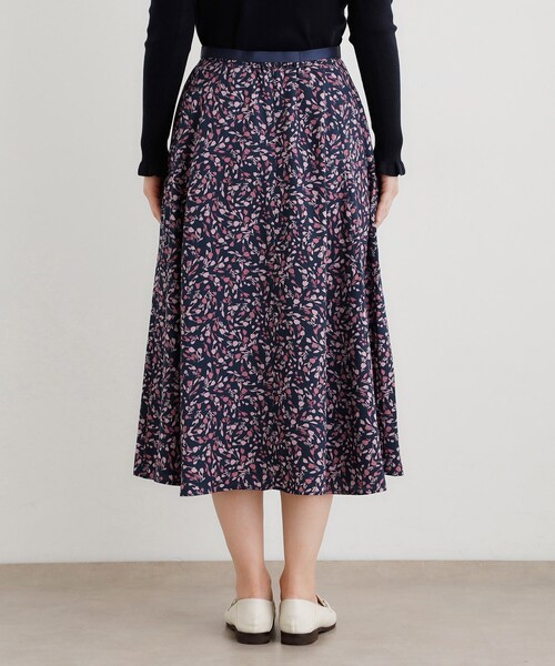 LAURA ASHLEY(ローラアシュレイ)の「【洗える/同柄アイテムあり】トゥワイダル チューリップス柄スカート(スカート・レディース・ベージュ系/ネイビー系・40/38)」の6枚目の写真