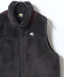 LOGOS（ロゴス）の「2025AW LOGOS/ロゴス シャギーボア ワンポイント刺繍 スタンドベスト（ベスト・レディース）」