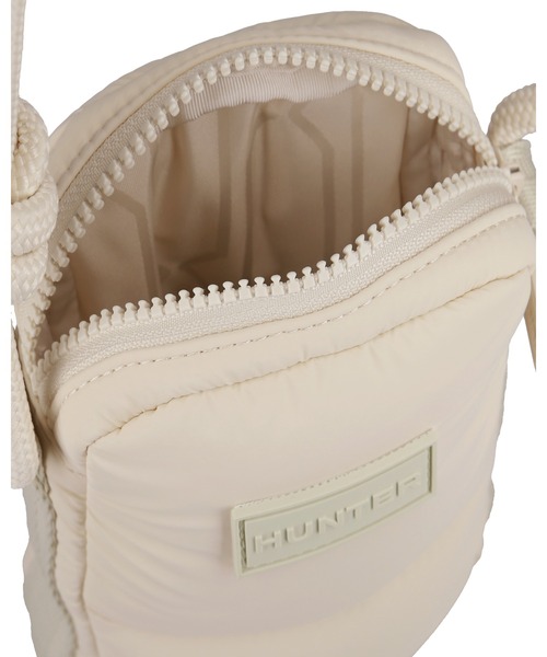 HUNTER(ハンター)の「イントレピッド エクストラ パフド フォンポーチ(ボディバッグ/ウエストポーチ・レディース・ブラック/ホワイト・ONE)」の10枚目の写真