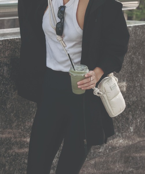 HUNTER(ハンター)の「イントレピッド エクストラ パフド フォンポーチ(ボディバッグ/ウエストポーチ・レディース・ブラック/ホワイト・ONE)」の19枚目の写真