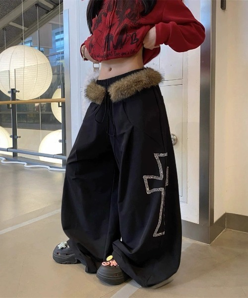 DEVICE(デバイス)の「ウエスト ファー クロス ルーズ パンツ(その他パンツ・レディース・ブラック・FREE)」の1枚目の写真