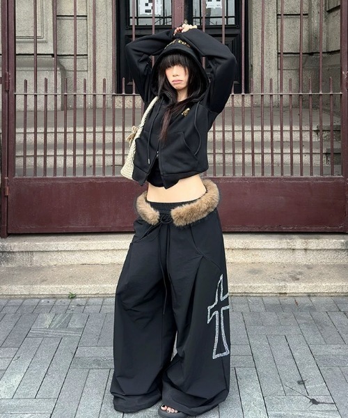 DEVICE(デバイス)の「ウエスト ファー クロス ルーズ パンツ(その他パンツ・レディース・ブラック・FREE)」の2枚目の写真