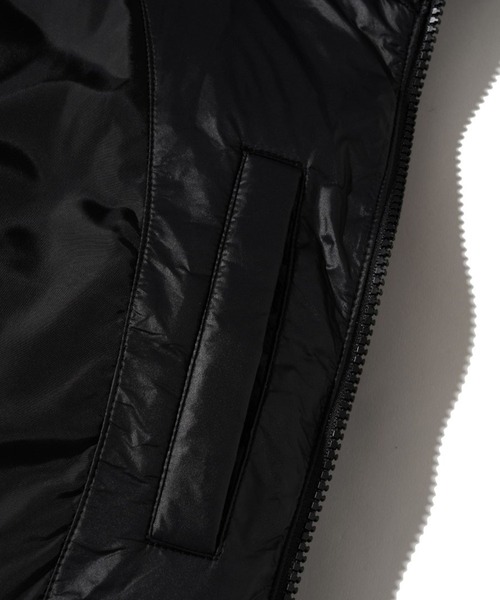 AMESWORLDWIDE(アメスワールドワイド)の「AMES WORLDWIDE/クロップドパファーブルゾン(ブルゾン・レディース・ホワイト/ブラック/ブルー・SMALL)」の8枚目の写真