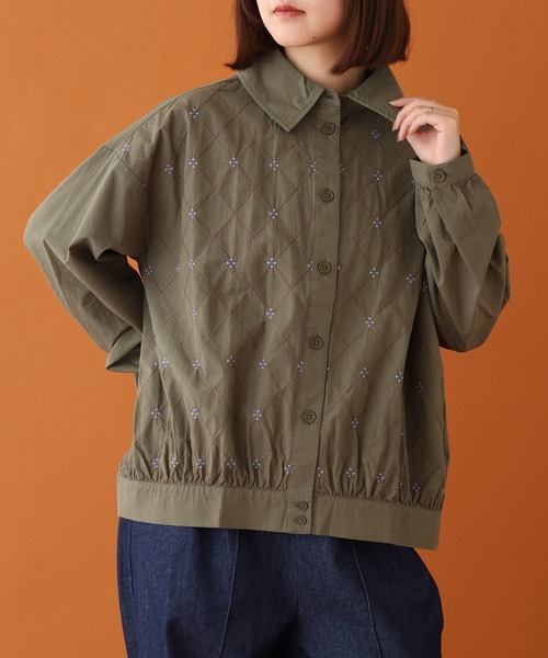 Emago（イマゴ）の「EMAGO 格子お花刺繍ｶｰﾃﾞ（カーディガン/ボレロ・レディース・アイボリー/ブラック/カーキ・FREE）」の3枚目の写真