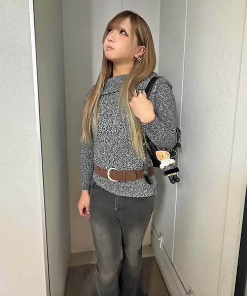 SPINNS(スピンズ)の「ベルト付きオフショルニット(ニット/セーター・レディース・ブラック/ベージュ/ブラウン・ONESIZE)」の22枚目の写真