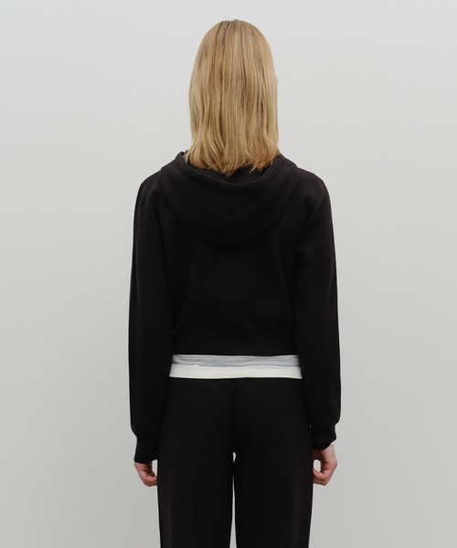 MARITHE + FRANCOIS GIRBAUD(マリテフランソワジルボー)の「W CLASSIC LOGO CROP KNIT HOODIE ZIPUP(パーカー・レディース・Black/Navy/ブラウン/アイボリー・SMALL/MEDIUM)」の7枚目の写真