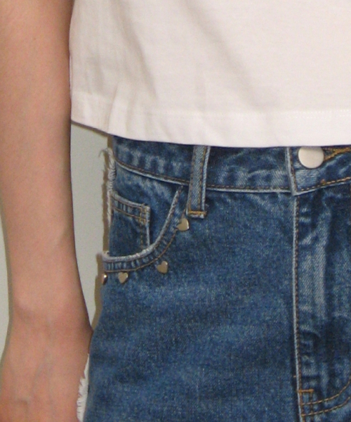 RONRON(ロンロン)の「HEART STUD DAMAGE BOOTSCUT DENIM PANTS MEDIUM BLUE(デニムパンツ・レディース・その他・SMALL/MEDIUM)」の2枚目の写真