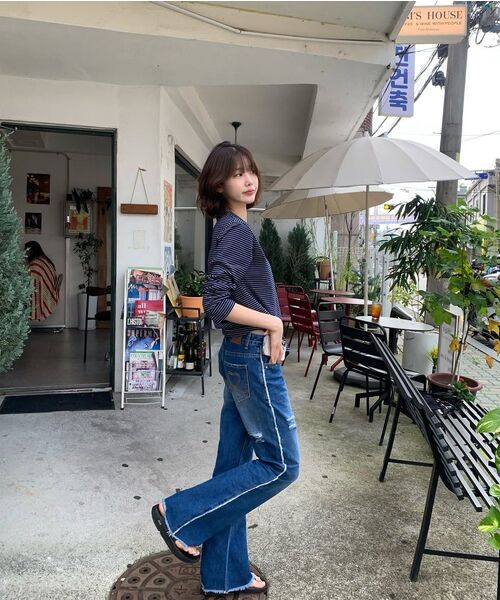 RONRON(ロンロン)の「HEART STUD DAMAGE BOOTSCUT DENIM PANTS MEDIUM BLUE(デニムパンツ・レディース・その他・SMALL/MEDIUM)」の6枚目の写真